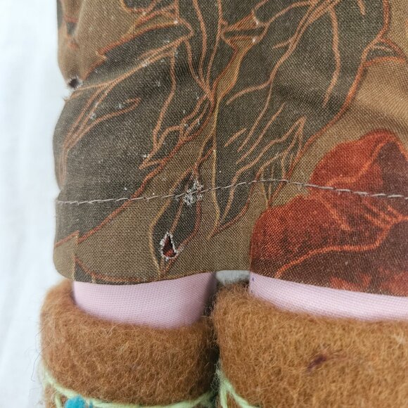 Vintage Inuit Handmade Cloth Doll – 10” Felt Parka & Fur Trim – Collectible - Picture 10 of 13